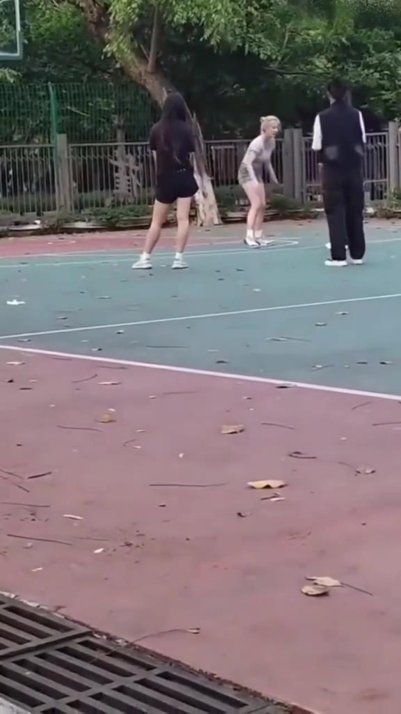 上來就背打女生的男人，真的活該沒有女朋友啊